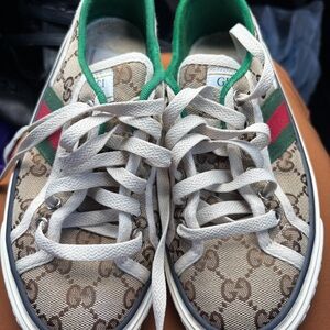 Gucci Kids Beige Sneakers with Green and Red Stripes